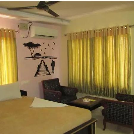 Maruthi Residency Inn & Restaurant Hajdarabad Zewnętrze zdjęcie